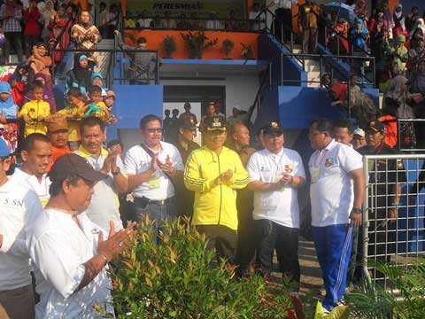 walikota bekasi resmikan lapangan sepak bola ldii