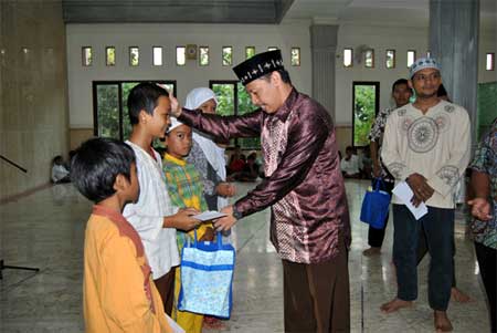 ldii kabupaten bekasi buka puasa bersama dan santuni anak yatim