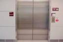 terjebak di lift