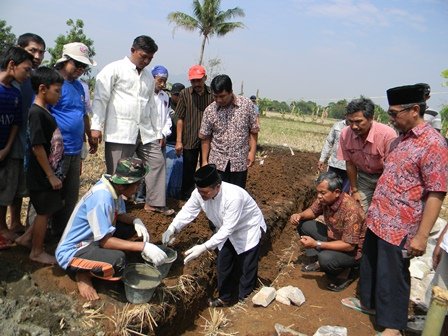 peletakan batu pertama