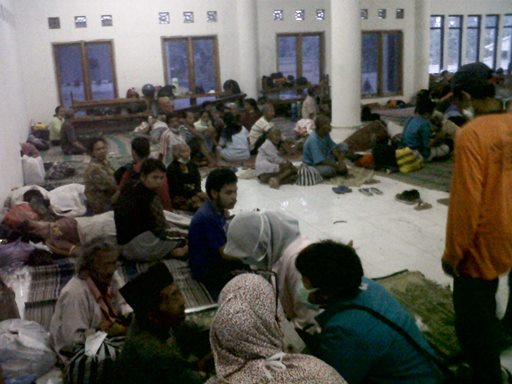 posko-pengungsian-kelud