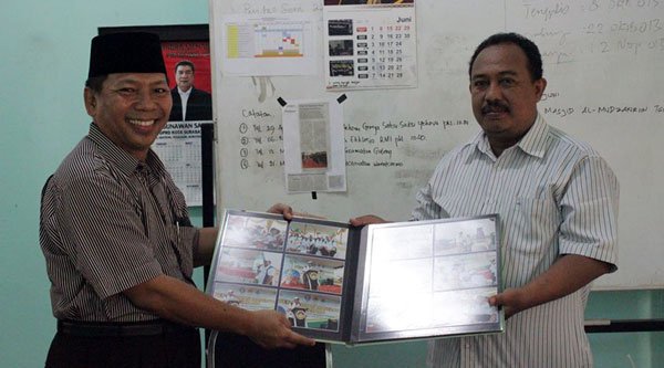 penyerahan-cindera-mata-ldi