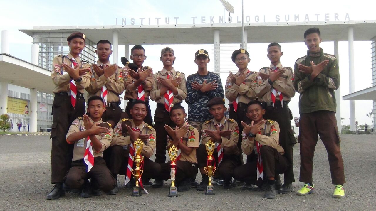 Kontingen Pramuka SMK Tri Sukses bersama Pembina dan Pelatih