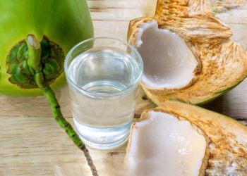 Selain Jadi Camilan, Inilah Manfaat Air Kelapa Bagi Tubuh!