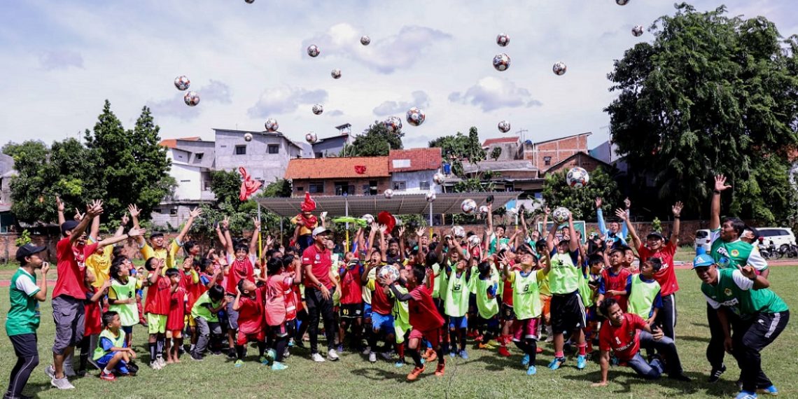 Pembinaan Sepak Bola Usia Dini Mengembangkan Karakter Anak. Foto: Aldawood Media.