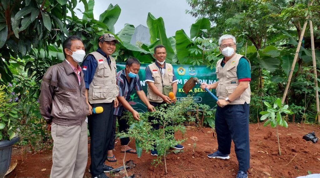 LDII Kota Bekasi Lakukan Gerakan Tanam Pohon, Sambut Bulan Menanam Pohon. Foto: Kiriman Daerah.