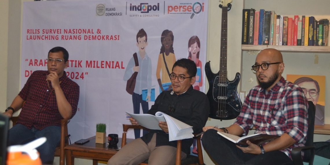 Co-founder Ruang Demokrasi, Ludhy Cahyana mengatakan, para milenial yang diduga sebagian besar adalah “kaum rebahan” di sisi lain memiliki kelompok-kelompok yang haus informasi. Foto: LINES.