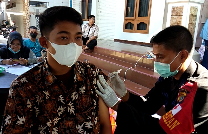 Kerjasama LDII Aceh dan Brimob Polda Gelar Vaksinasi. Foto: Kiriman Daerah.