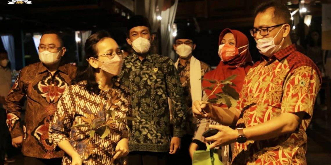 Aliansi Mahasiswa Nusantara menggelar doa bersama menghadapi pandemi dan perubahan iklim. Foto: Kiriman Daerah.