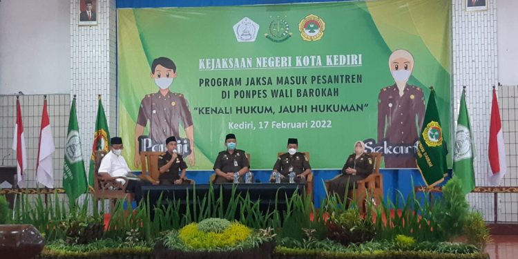 Program Jaksa Masuk Pesantren mengajarkan para santri agar taat hukum dan terhindar dari hukuman. Foto: Kiriman Daerah.