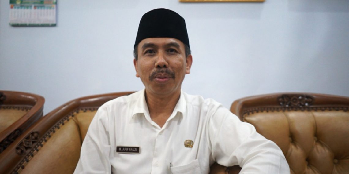 Kakankemenag Nganjuk Afif Fauzi menyampaikan materi Etika Dakwah di hadapan  para santri. Foto: Kiriman Daerah.