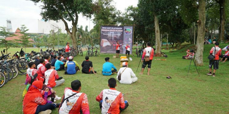 Komunitas MGS Bike Camp menggelar pertemuan di Sawangan, Depok. Foto: LINES.