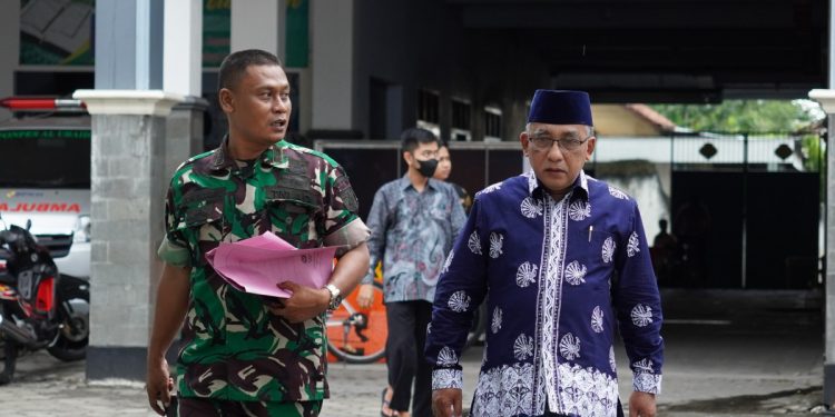 Para calon juru dakwah LDII di Ponpes Al Ubaidah Kertosono, memperoleh materi bela negara dari Kodim 0810 Nganjuk. Foto: LINES.
