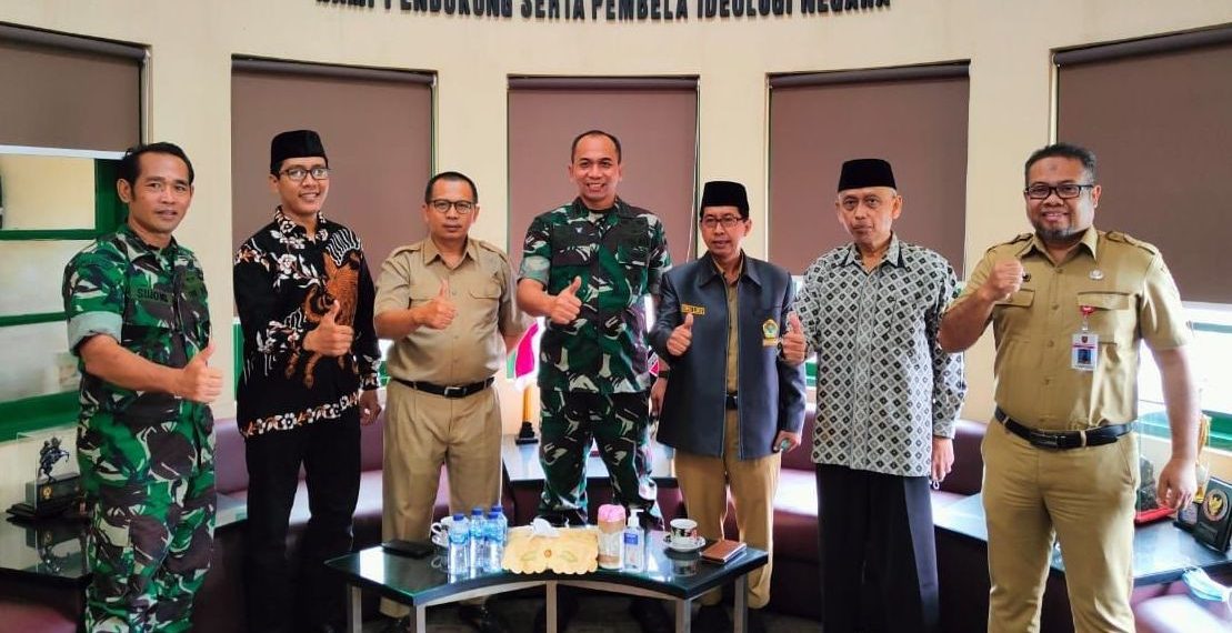 Silahturahmi LDII Semarang dengan Kodim 0733/BS dijadikan kesempatan untuk saling menjalin komunikasi dan bertukar pikiran.