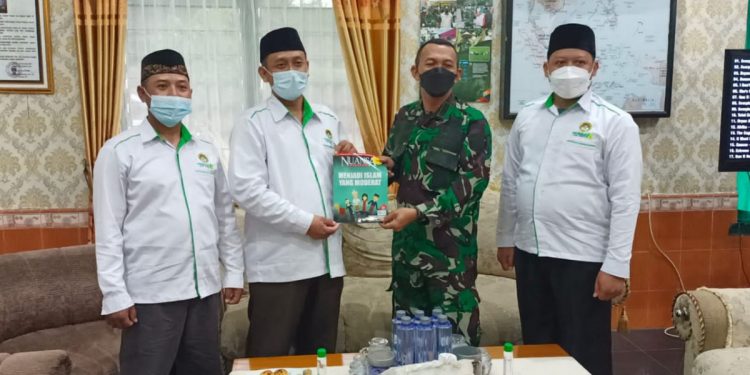 LDII Jember beraudiensi dengan Dandim Jember, menyatakan siap mendukung program kerja Dandim (2/3). Foto: Kiriman Daerah.