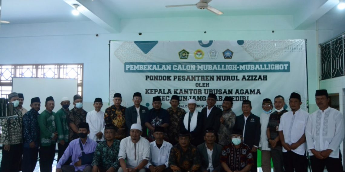 Ponpes Nurul Azizah menggandeng Kantor Urusan Agama (KUA) Kecamatan Kunjang, melakukan pembekalan untuk 170 santriwan dan 130 santriwati pada Sabtu (24/3) lalu. Foto: Kontributor LINES.