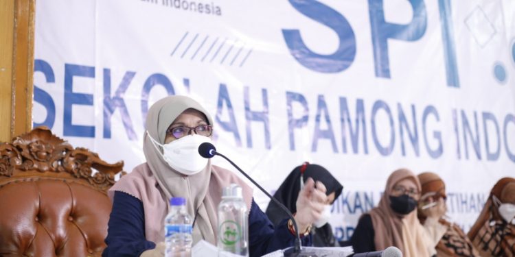Pamong memiliki peranan strategis dalam mengembangkan dan memperkuat pendidikan karakter peserta didik. Foto: LINES.