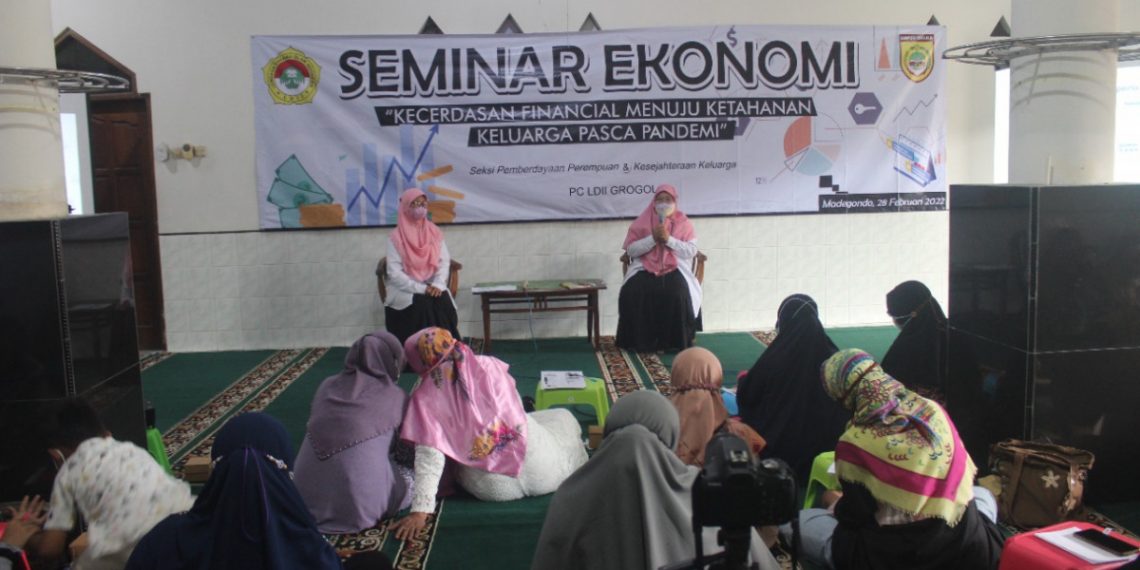 "Kondisi ekonomi rumah tangga akan berpengaruh terhadap kelancaran ibadah warga LDII secara individu. Untuk itu, PC LDII Grogol berkontribusi dalam mengelola keuangan rumah tangga," ujar Ketua PC LDII Grogol Sukoharjo, Ary Setiawan.