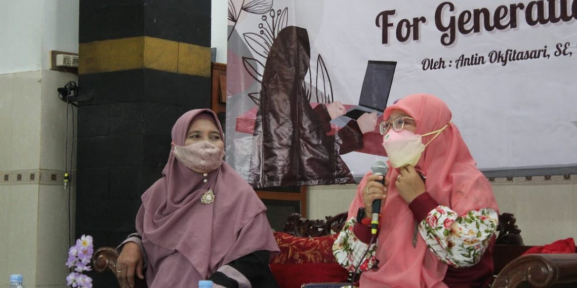 LDII menilai, generasi muda khususnya remaja wanita harus bisa mengatur keuangannya dan mewujudkan kemandirian. Foto: LDII Sukoharjo.