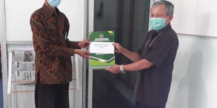 LDII Gunung Kidul menerima bantuan santunan dari Baznas. Foto: Kontributor LINES.