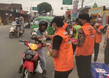 Ketua MUI Jabar Apresiasi LDII Bagi Takjil Saat Ramadan