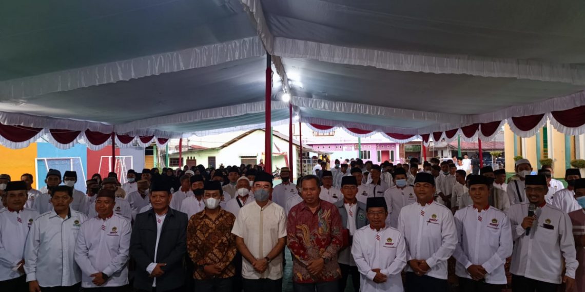 Anggota DPR RI Rudianto Tjen berkunjung ke Ponpes Arroyan Pangkalpinang dan buka bersama. Foto: Kontributor LINES.
