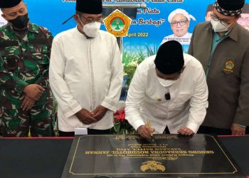 Plt Bupati Bekasi Resmikan Masjid Roudhotul Jannah dan Berikan Santunan Anak Yatim