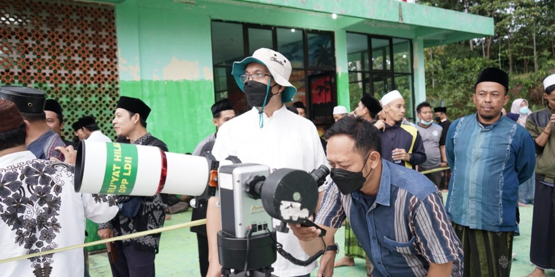 DPP LDII mengikuti pengamatan rukyatul hilal di Sukabumi bersama BMKG dan Kakemenag Sukabumi. Foto: LINES.