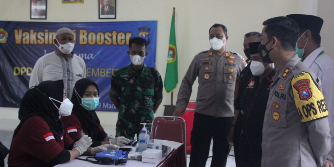 Polres Jember gandeng DPD LDII Kabupaten Jember mengadakan vaksinasi booster di Aula Kantor DPD LDII Jember. Foto: Kontributor LINES.