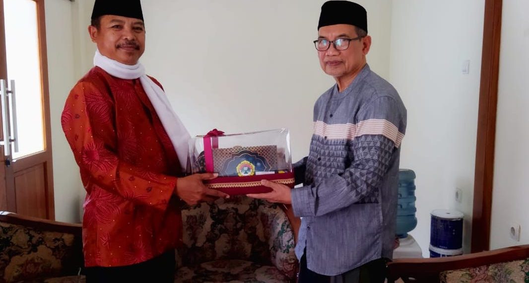 Silaturohim pengurus LDII Kabupaten Kuningan dengan Ketua Umum MUI Kab.Kuningan KH Dodo Syarif Hidayatullah