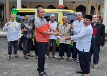 Anggota DPR Singgih Januratmoko Serahkan Bantuan Ambulans ke DPD LDII Boyolali