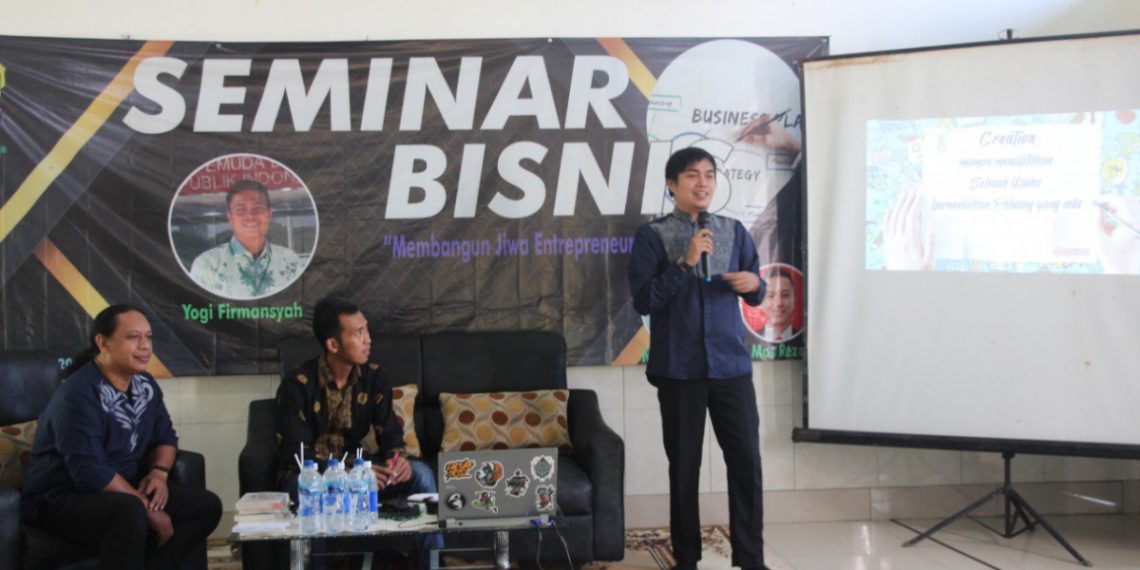 Salah satu program kemandirian kepada generasi muda dengan digelarnya seminar bisnis. Foto: LINES.
