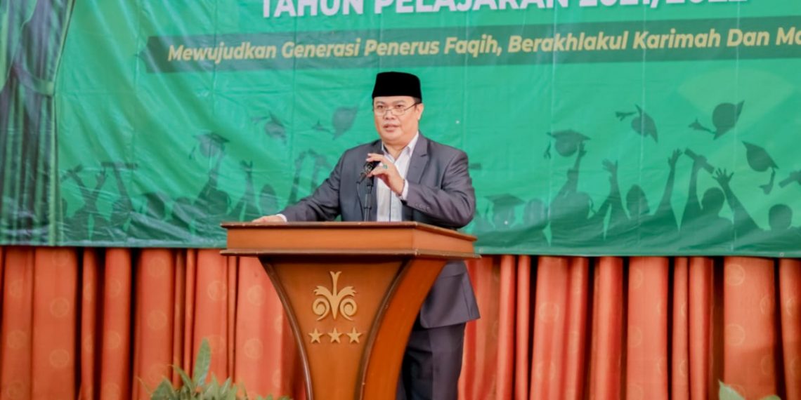 Jajar kehormatan menjadi sebuah tradisi yang dilaksanakan SMP Mazaya untuk menyambut tamu, serta memberikan apresiasi. Foto: LINES.