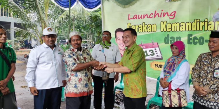 Anggota Komisi IV DPR RI, Daniel Johan mengapresiasi gerakan kemandirian ekonomi yang diluncurkan LDII Kalimantan Barat. Foto: LINES.