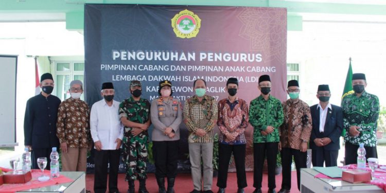 PD LDII Yogyakarta mengukuhkan pengurus Pimpinan Cabang (PC) dan Pengurus Anak Cabang (PAC) se-Kapanewon Ngaglik, pada Minggu (17/7). Foto: LINES.