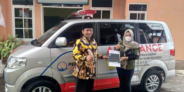 LDII Jember mendapat bantuan ambulans dari Pertamina. Foto: LINES.