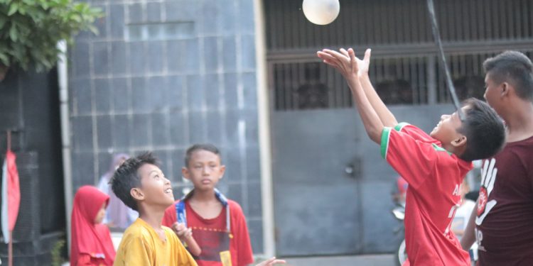 Warga LDII Condong Catur Yogyakarta meriahkan HUT RI dengan menggelar perlombaan. Foto: LINES.