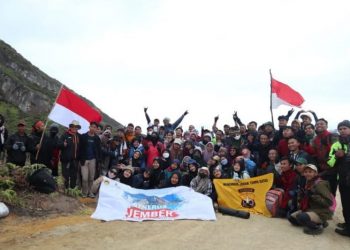 Pemuda LDII Kibarkan Merah Putih di Kawah Ijen Banyuwangi