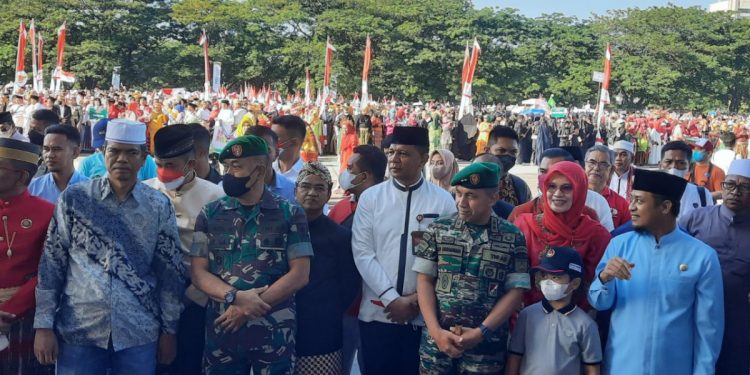 LDII Makassar meramaikan karnaval perayaan HUT RI ke-77. Foto: LINES.