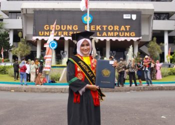 Inspiratif! Santri PPM Baitusshodiq Raih Gelar Sarjana dengan Predikat Pujian