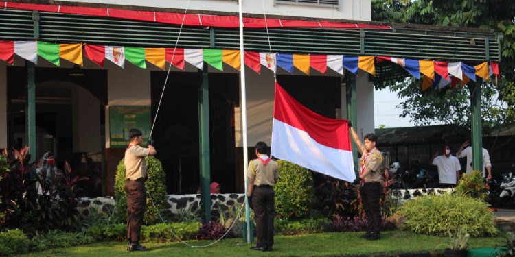PC LDII Ciputat Timur menggelar upacara bendera peringatan HUT RI. Foto: LINES.