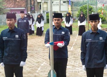 PPM Baitusshodiq Gelar Upacara Bendera Tanamkan Rasa Nasionalisme dan Patriotisme