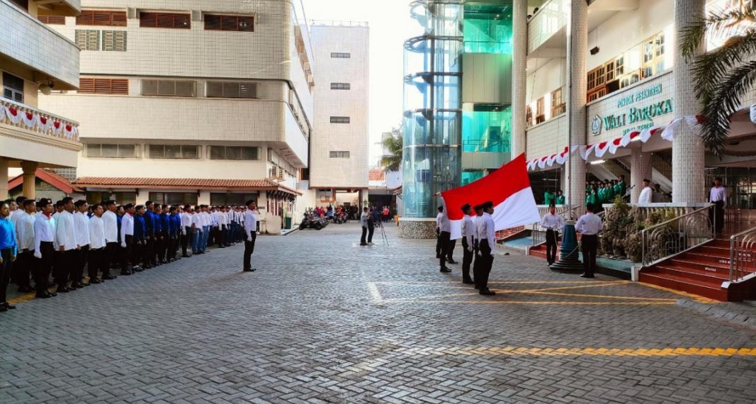 Upacara Hari Ulang Tahun (HUT) ke-77 Republik Indonesia (RI) di Pondok Pesantren (Ponpes) Wali Barokah Kediri, (17/8). Foto: LINES.