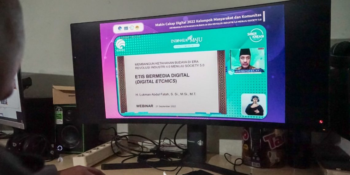 Ketua DPP LDII sekaligus praktisi telematika, Lukman Abdul Fatah mengatakan perlu kerja sama mewujudkan etika masyarakat dalam berinternet. Foto: LINES.