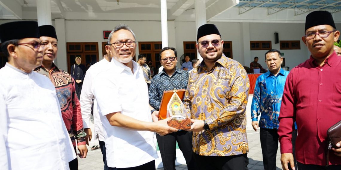 Mendag Zulhas mengunjungi Ponpes Budi Utomo, Surakarta (15/9). Foto: LINES.