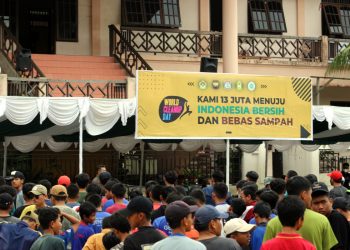 Meski Hujan, Warga LDII Balikpapan Antusias Ikuti World Cleanup Day 2022