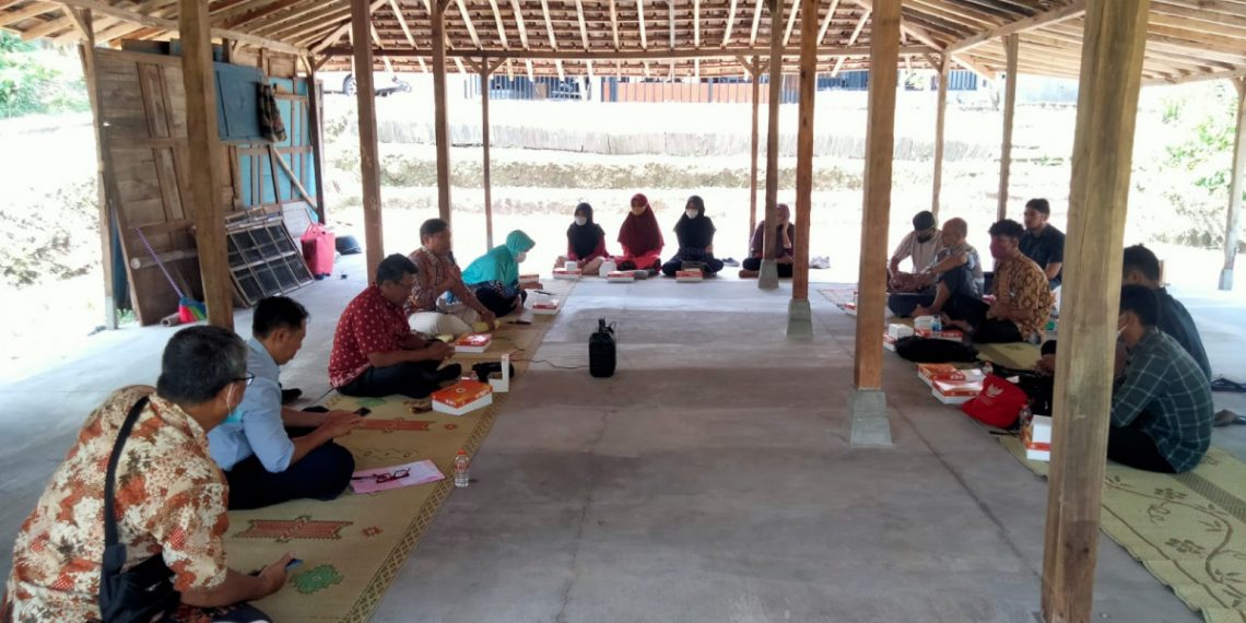 Anggota Komisi D DPRD DIY Nurcholis Suharman, menggandeng PC LDII Depok menghelat “Sosialisasi Etos Kerja Istimewa”, di Limasan Maguwo, Kecamatan Depok, Kabupaten Sleman. Foto: LINES.