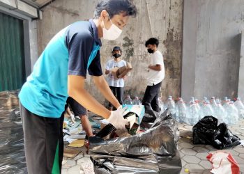 Meriahkan WCDI 2022, Generasi Muda LDII Condongcatur Pilah Sampah dan Kumpulkan Barang Bekas