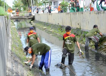 Peduli Lingkungan, LDII Turut Aksi Bersih Kali ‘Berkat Kasih Sayang’