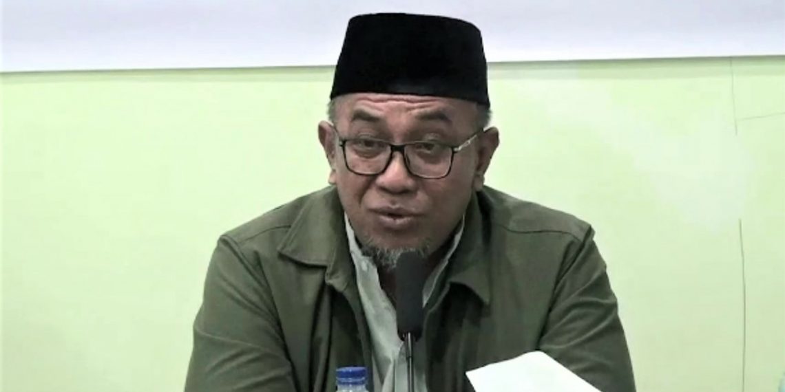 Ketua BAZNAZ Sulut, Abid Takalamingan menjadi pembicara pada FGD Pra Muswil IX   DPW LDII Sulut. Foto: LINES.
